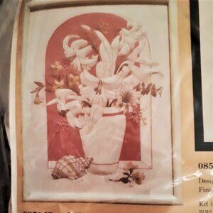 Creative Circle Floral Elegance with Shell #0850 Vintage